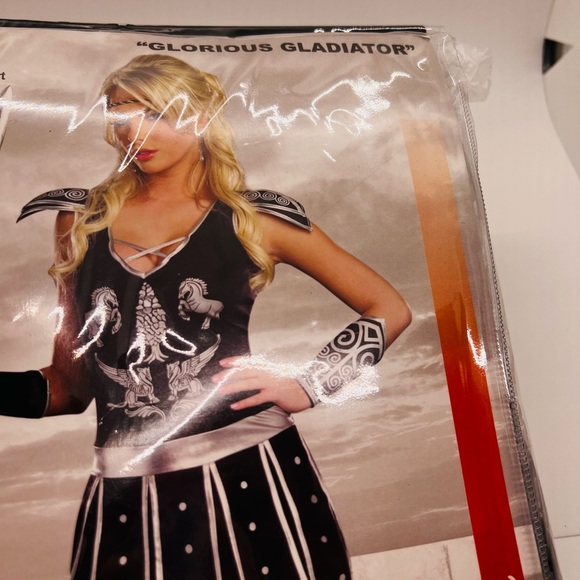 NWT Glorious Gladiator Costume. Can be worn 2 ways. Size Large - Picture 4 of 10